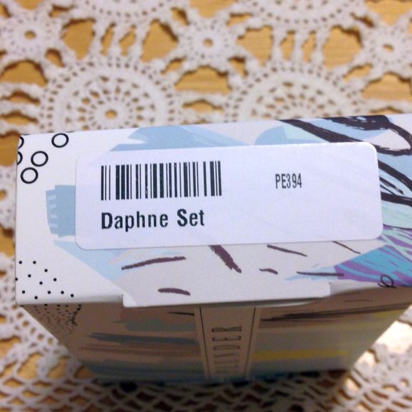 Plunder Earrings - Women's Jewelry, Plunder Daphne earrings - Picture 7 of 7